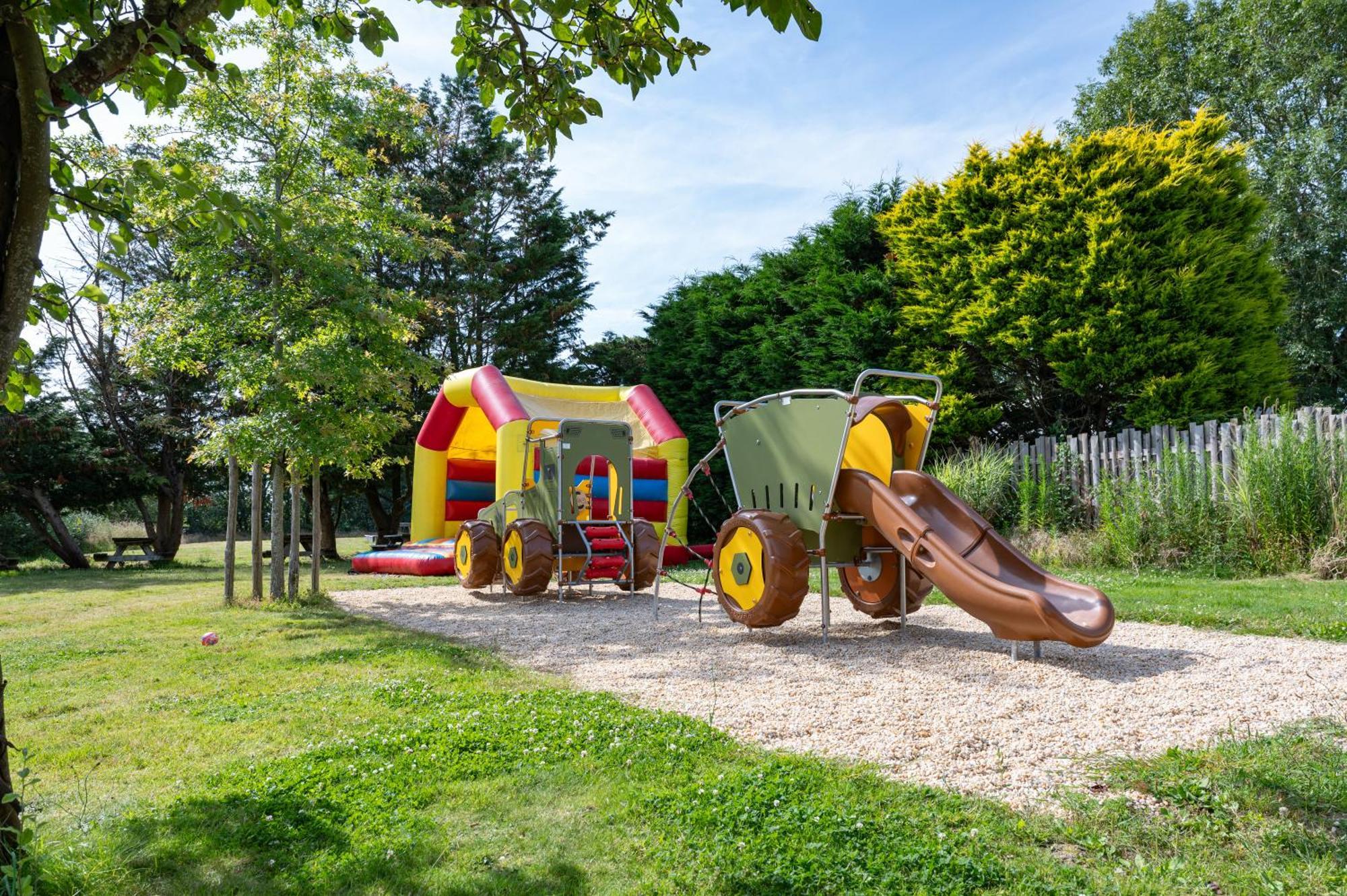 Camping Rcn La Ferme Du Latois Coëx Екстериор снимка
